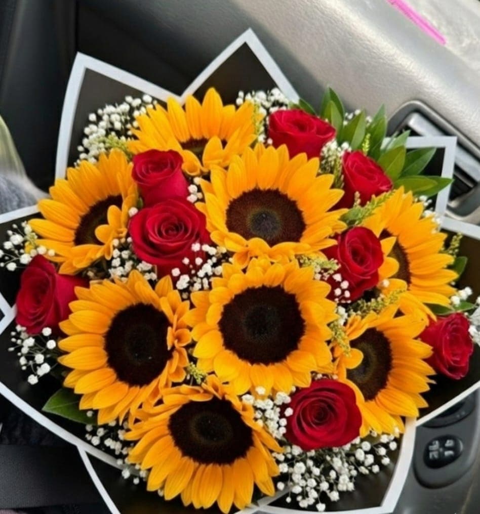 Buchón Girasoles y Rosas Rojas